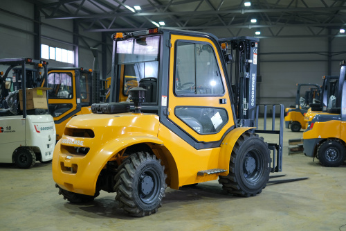 Дизельный погрузчик Goodsense Внедорожный погрузчик GOODSENSE FD25G-X3 3000М 2,5Т 4WD XINCHAI АРТ 10200002